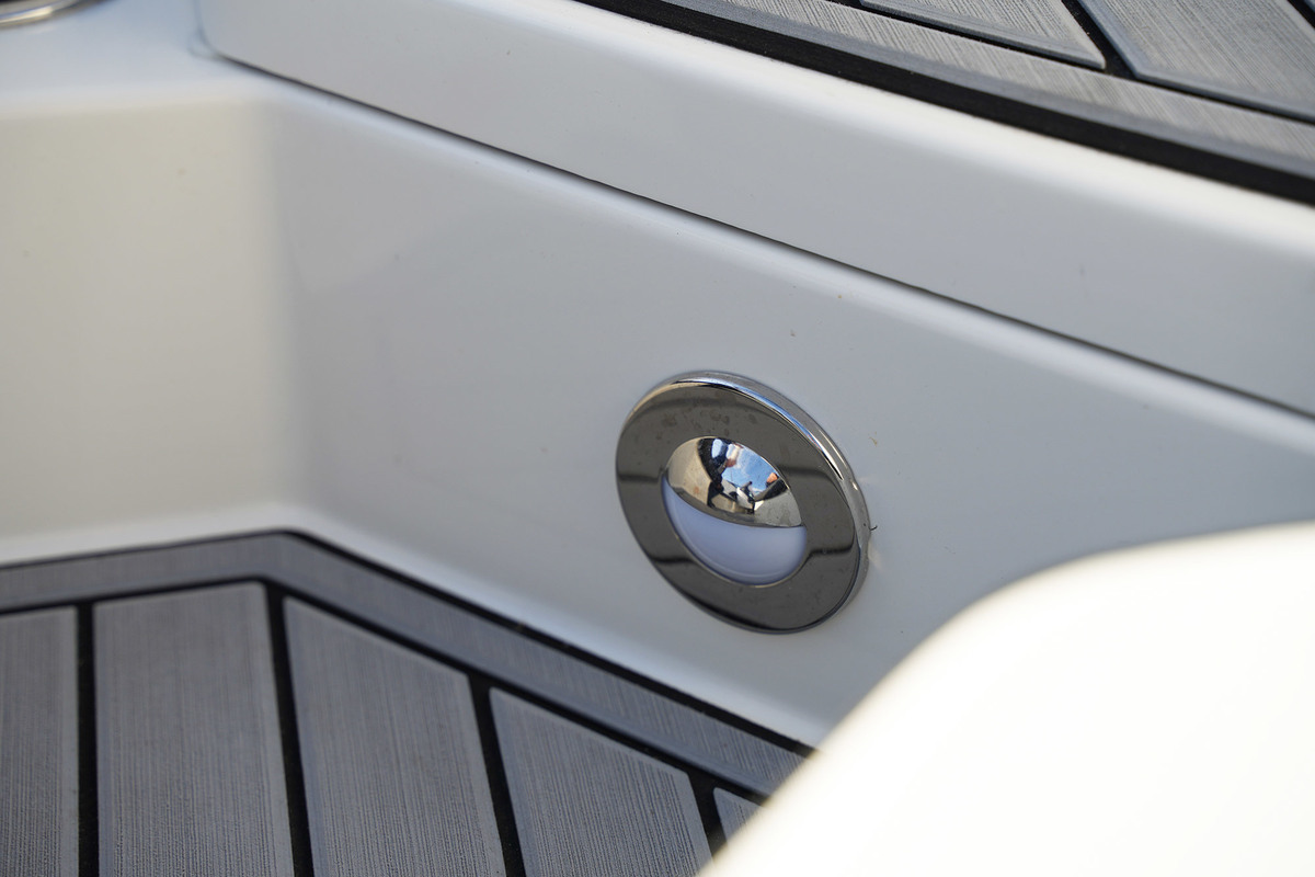 foto: 65 Sea Ray SPX 230 Outboard