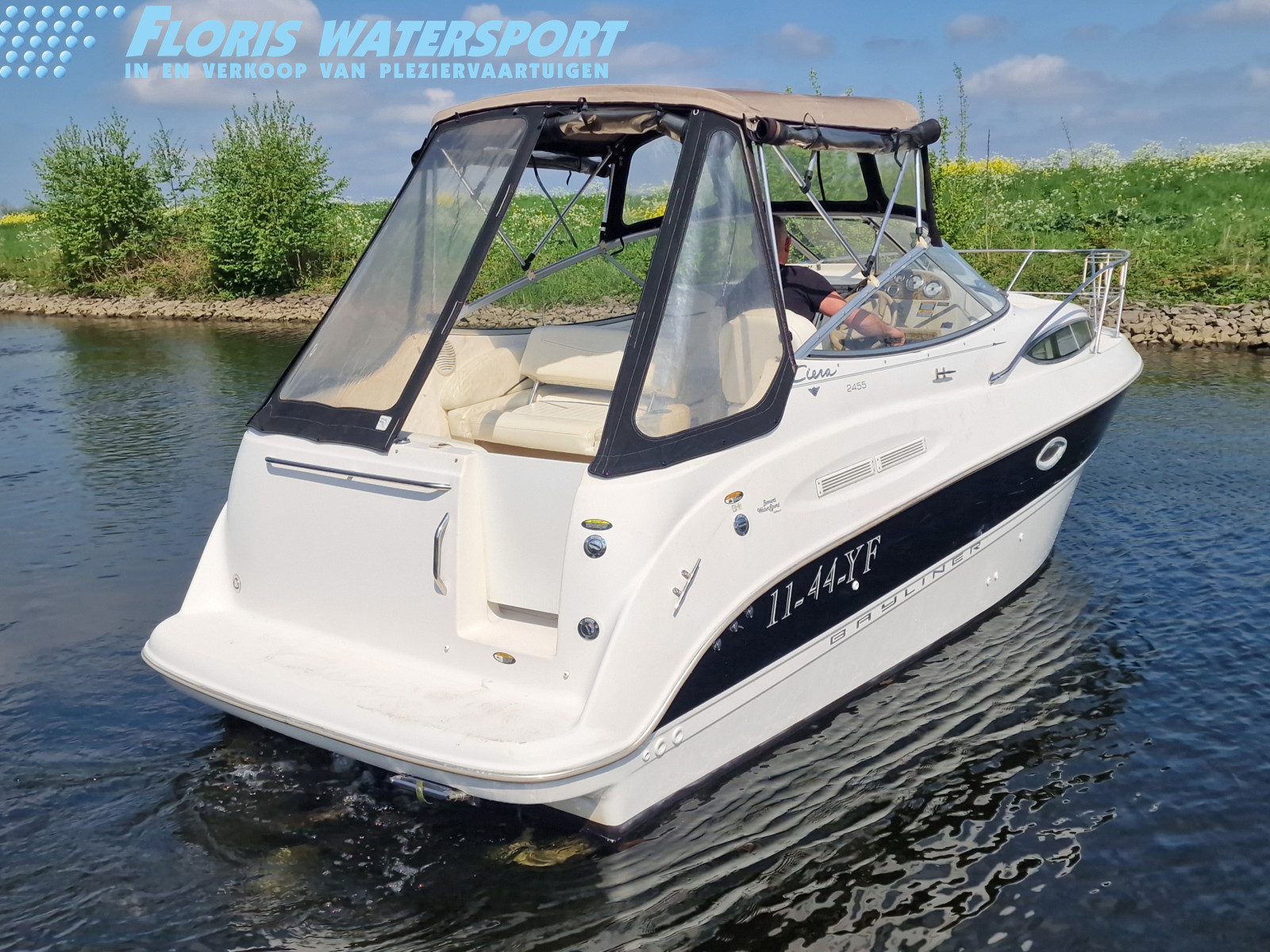 foto: 11 Bayliner 2455