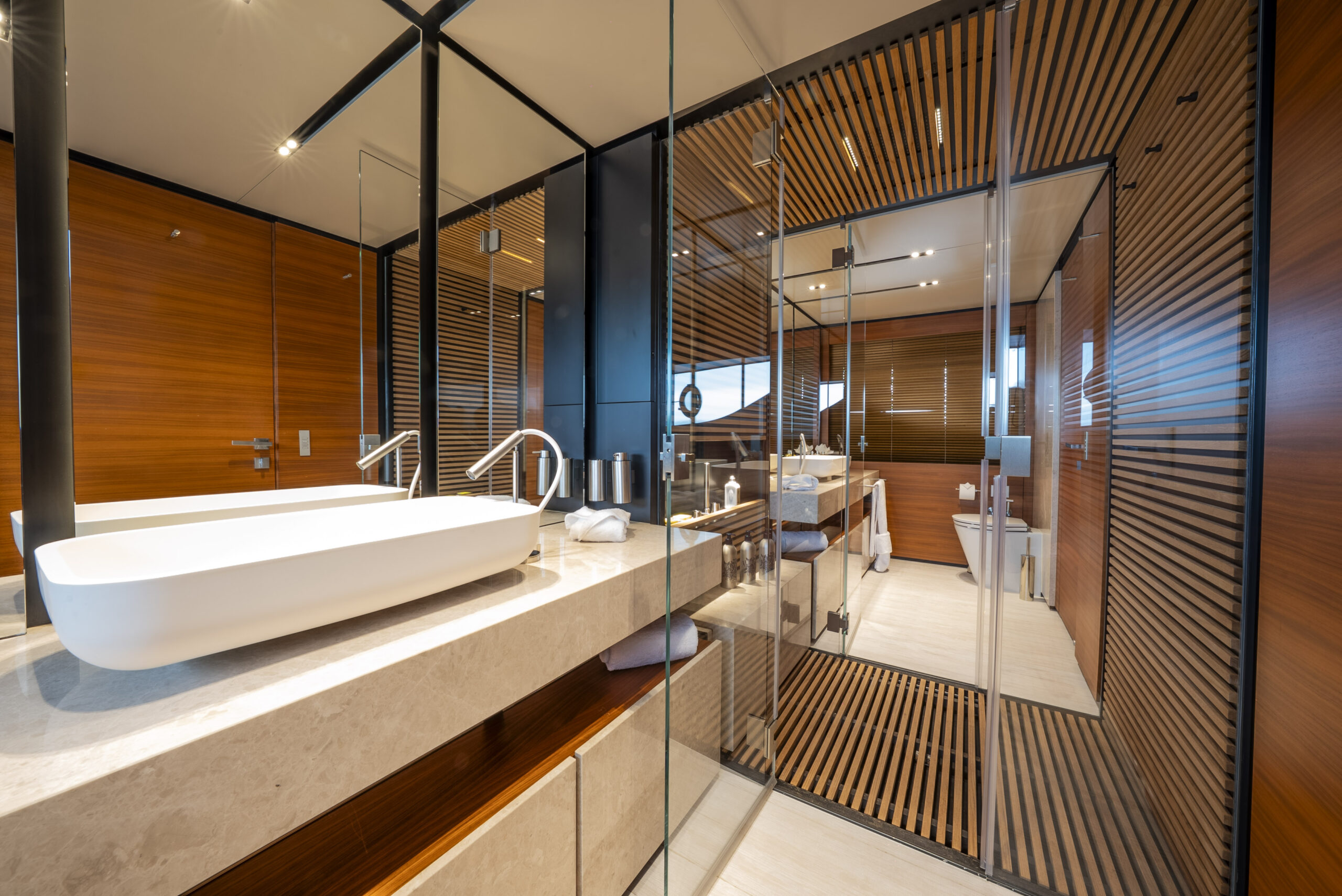 foto: 76 Custom Line Navetta 33