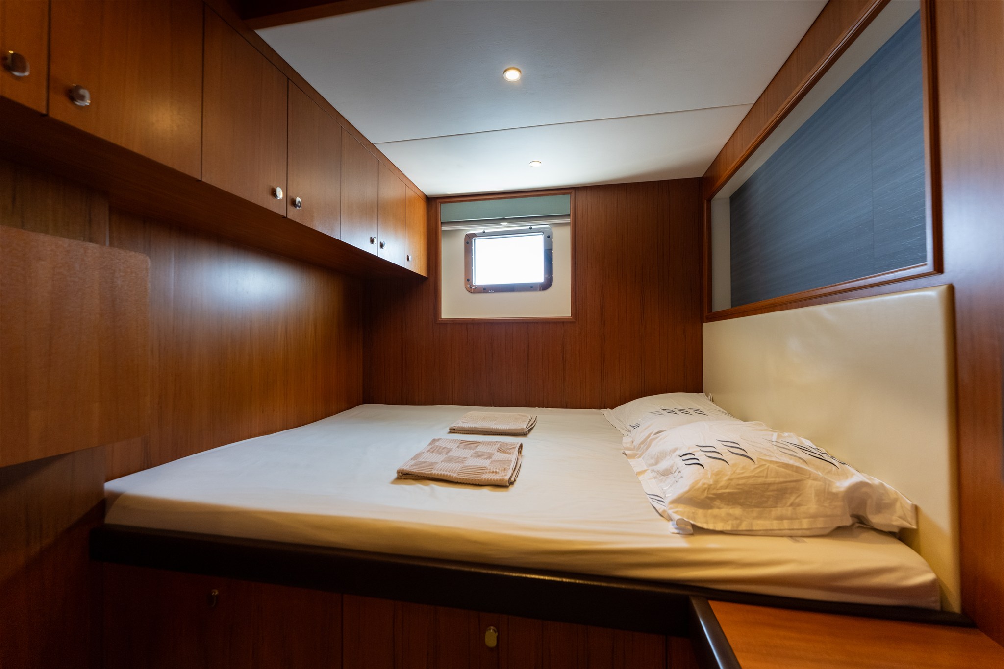foto: 68 Van Der Valk Shipyard Custom Explorer