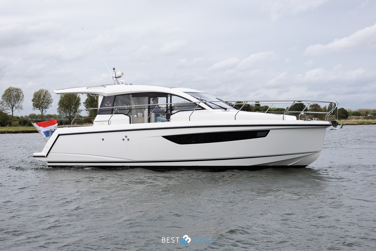Sealine C330