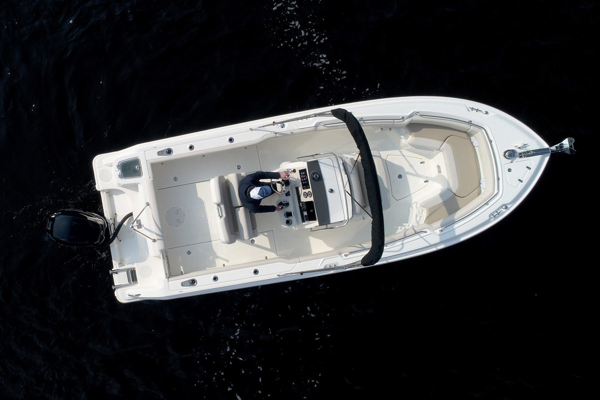 foto: 7 Boston Whaler 230 Outrage