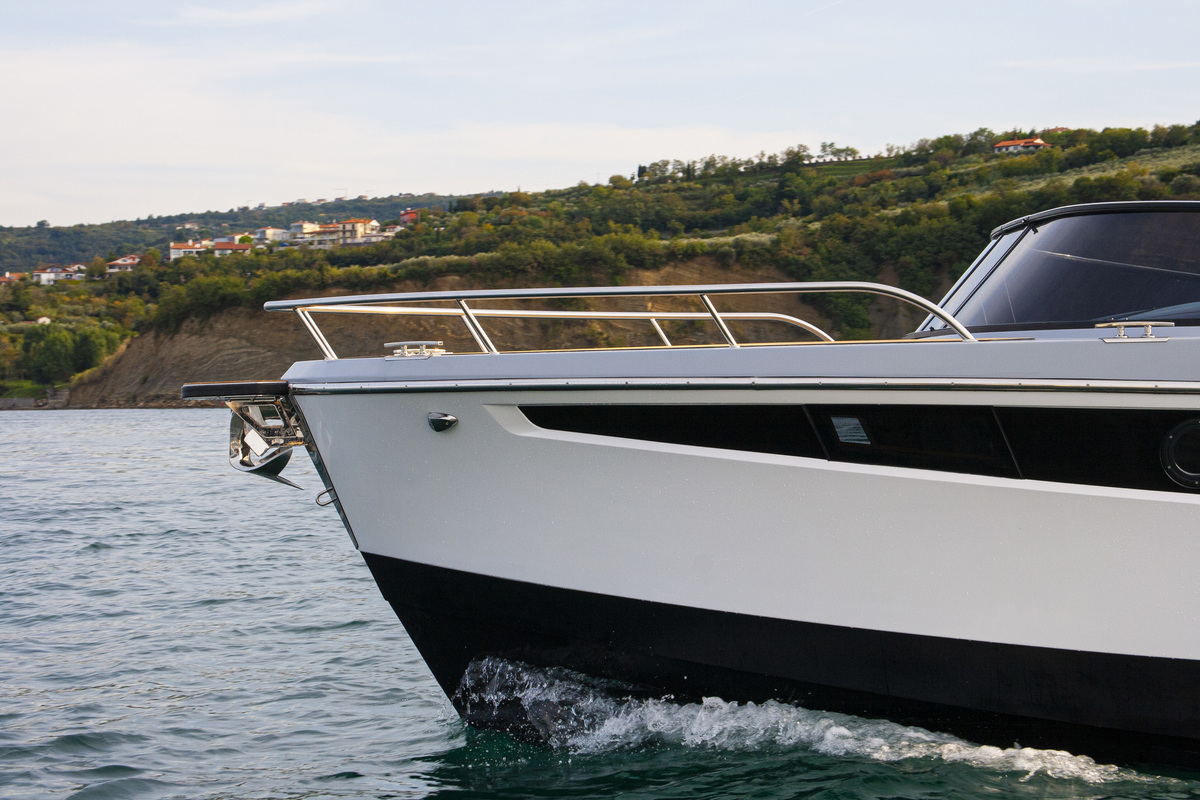 foto: 46 Alfastreet Marine 28 Cabin Electric