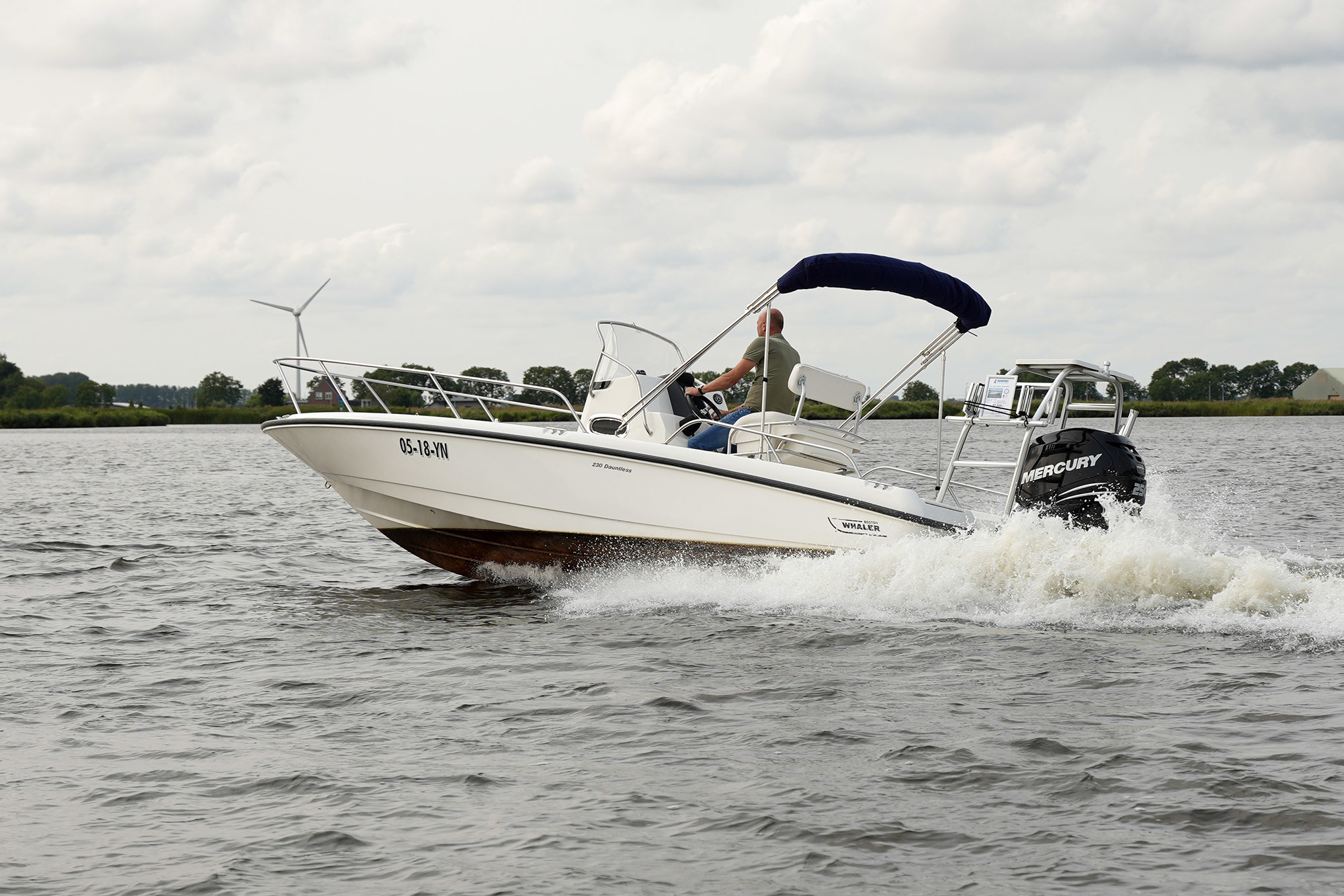 foto: 23 Boston Whaler 230 Dauntless