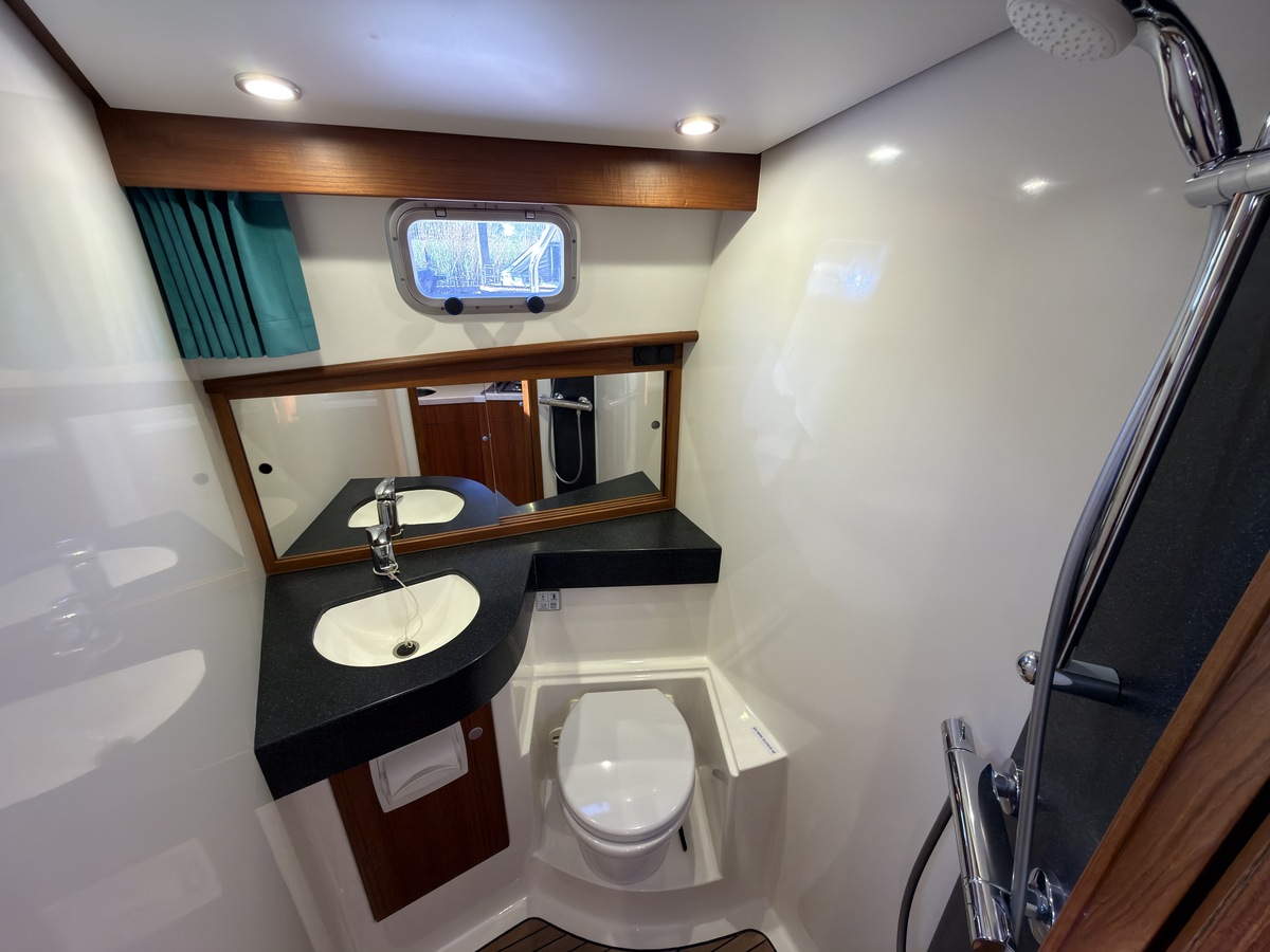 foto: 43 North-Line 37 Wheelhouse