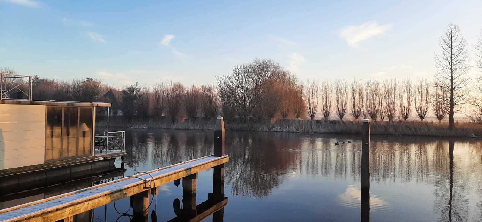 foto: 24 Campi 400 Per Direct Irnsum Ligplaats (Houseboat)