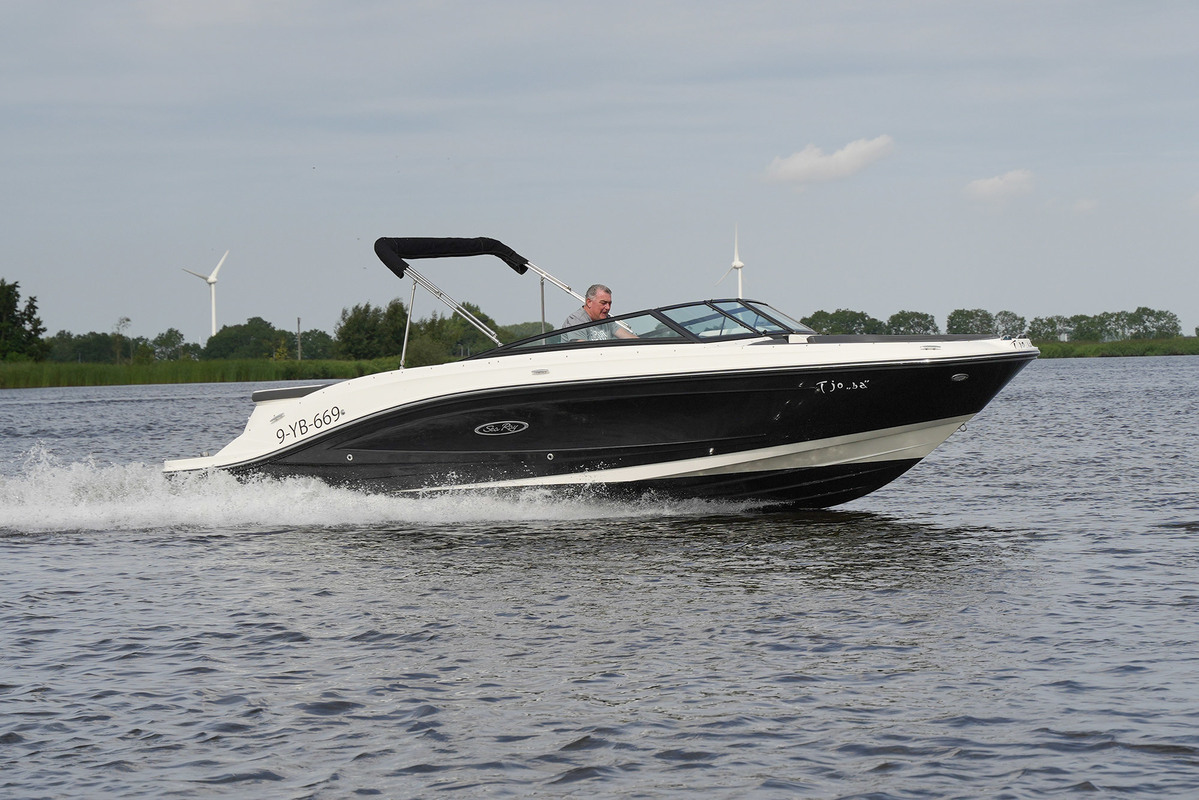 foto: 37 Sea Ray  SPX 230