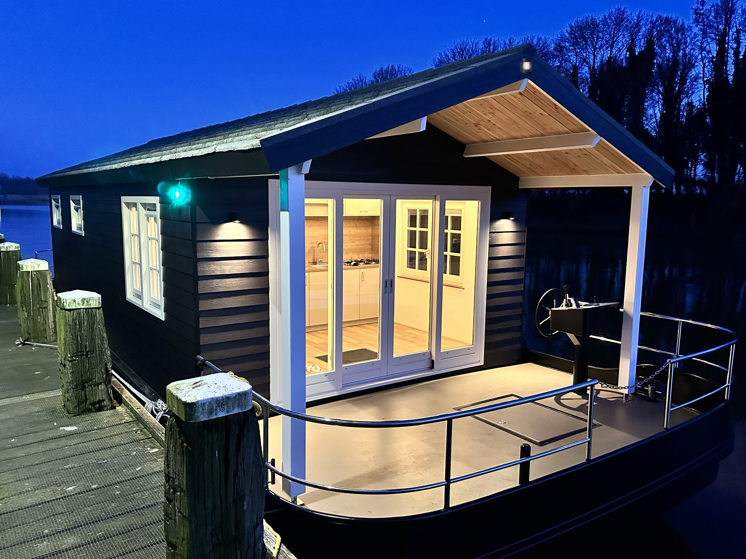 foto: 58 HOMESHIP VaarChalet In Amsterdam 1250D Luxe Houseboat