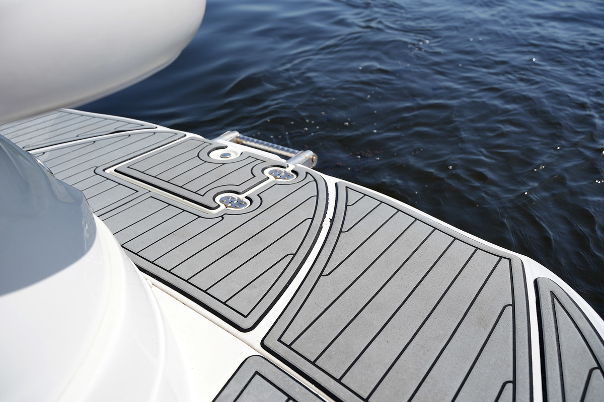 foto: 33 Crownline 315 SCR