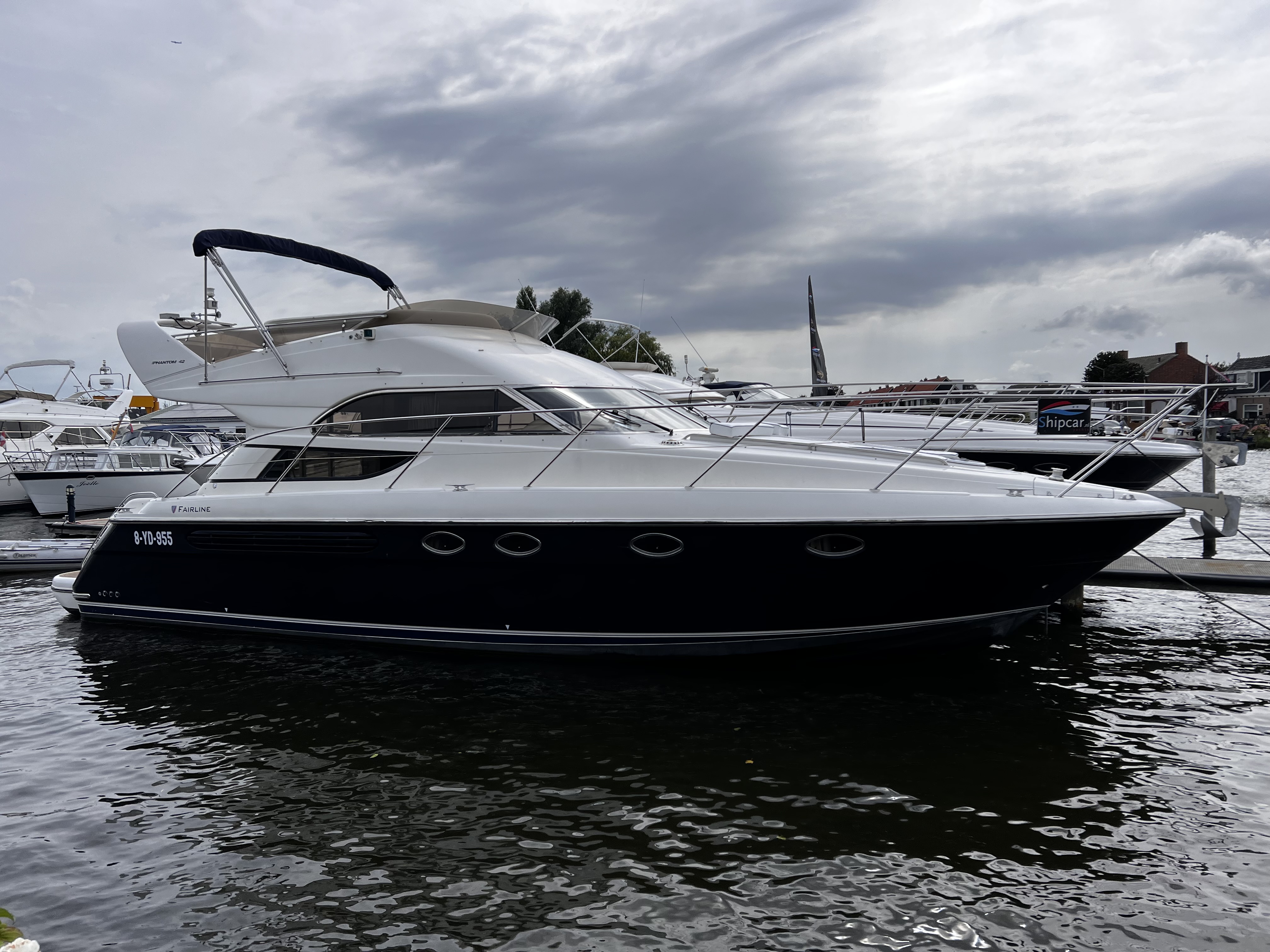 hoofdfoto: 1 Fairline Phantom 42