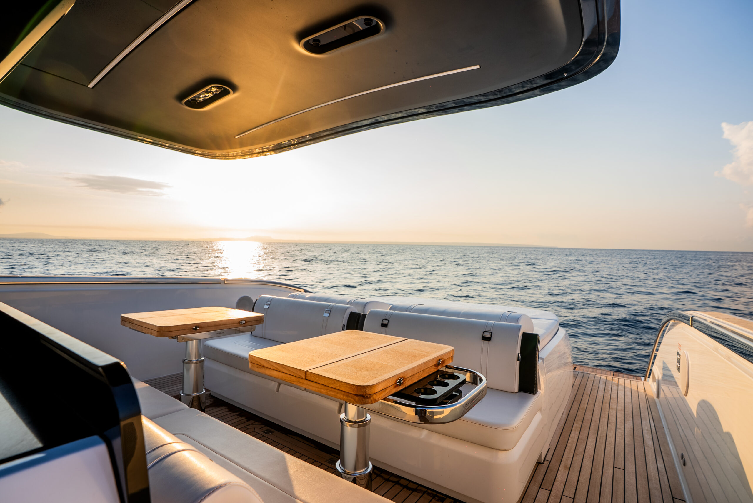 foto: 42 Invictus TT460
