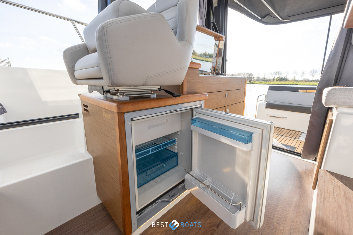 foto: 27 Jeanneau 895 MERRY FISHER