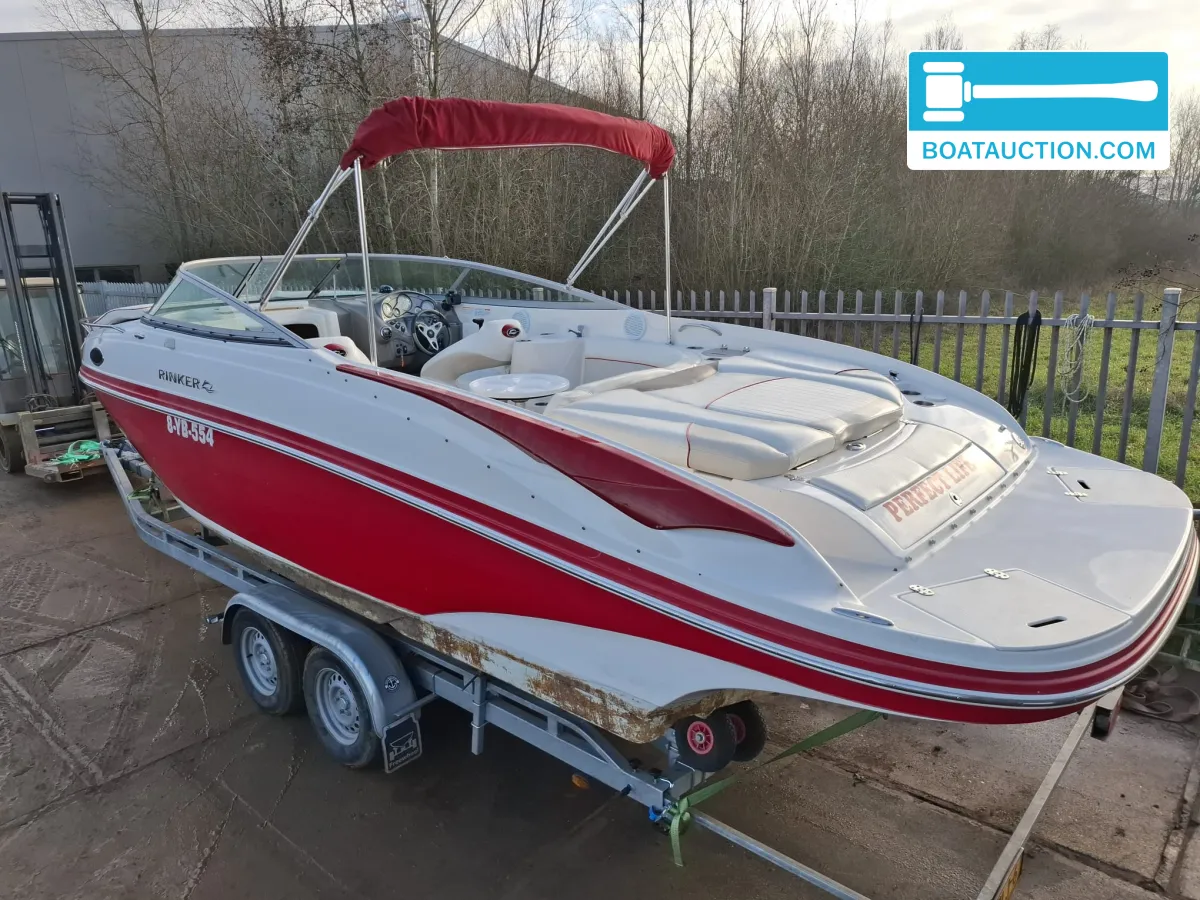 foto: 13 Rinker 246 Captiva Cuddy