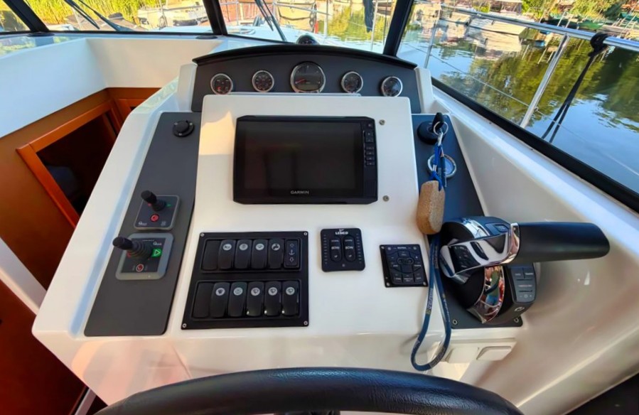 foto: 63 Beneteau Beneteau Swift Trawler 34 Flybridge