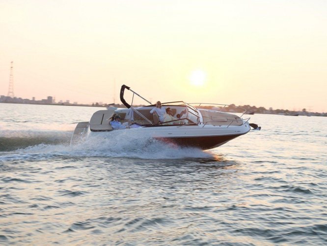 hoofdfoto: 1 Sea Ray Sun Sport 230