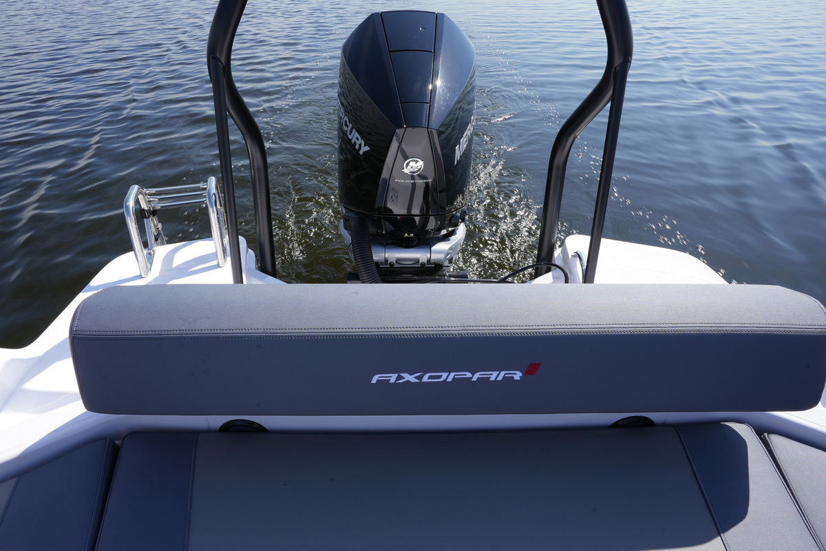 foto: 47 Axopar 25 Cross Bow