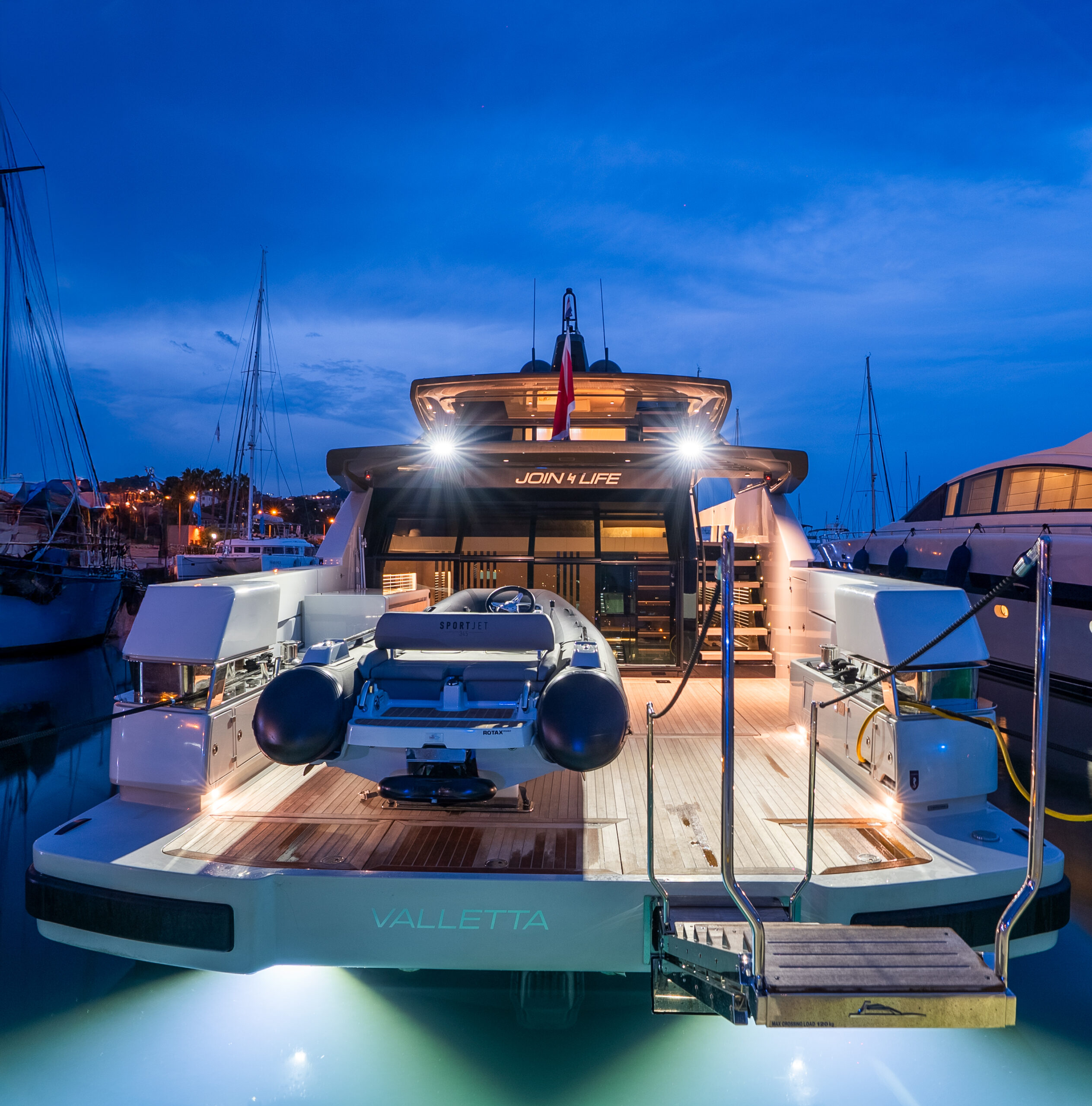 foto: 63 Bluegame BGX70 / BGX73