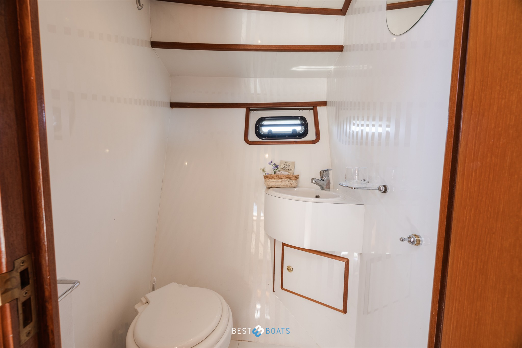 foto: 28 Vri-Jon Contessa 45E