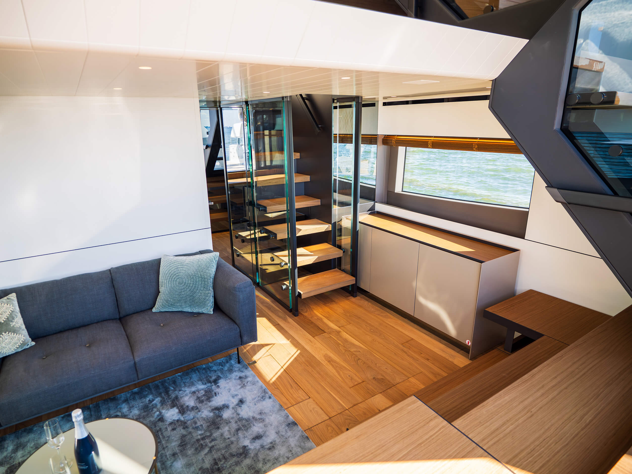 foto: 31 Bluegame BGX60