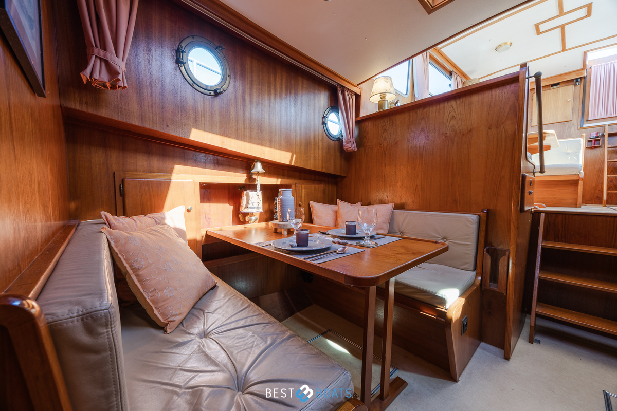 foto: 26 Linssen  St. Jozef 1050 Salon AK-L