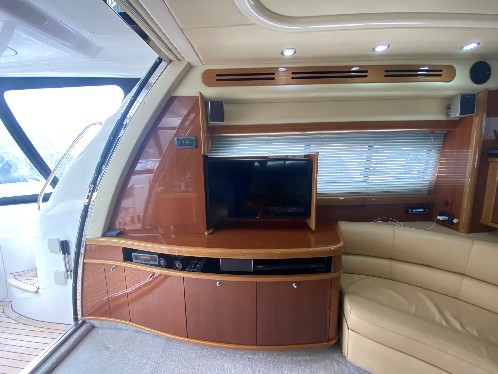 foto: 19 Sealine T52