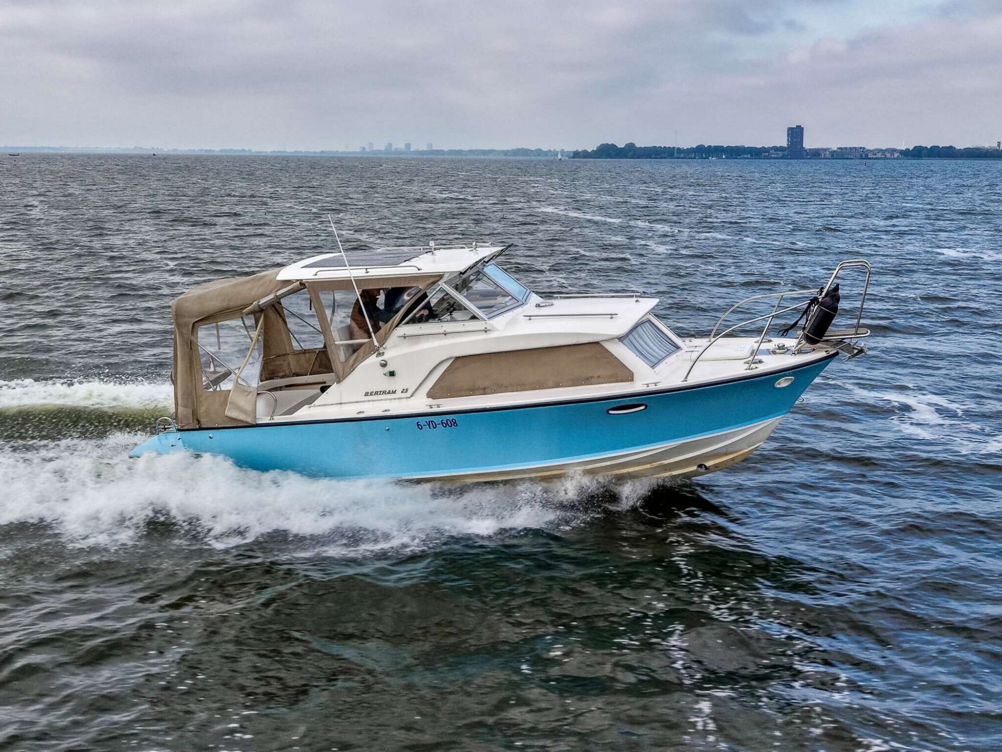 Bertram Bertram 25 Express Cruiser