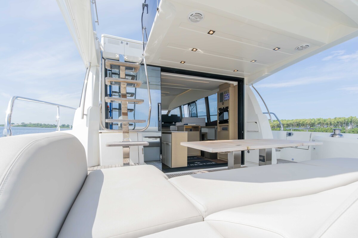 foto: 23 Jeanneau  Prestige 520 Fly
