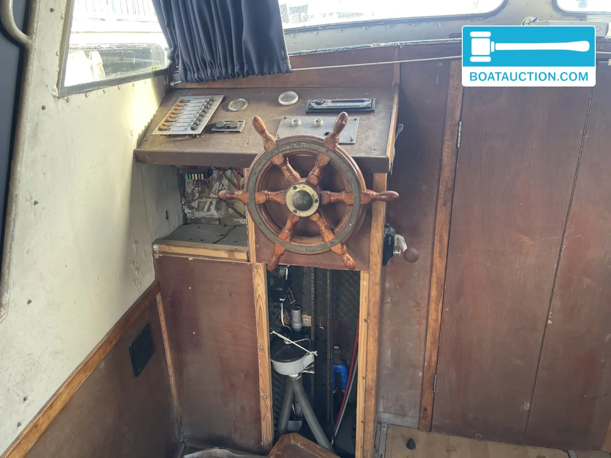 foto: 5 Motorboat 700