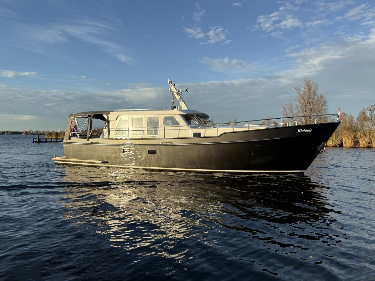 hoofdfoto: 1 Bruijs Spiegelkotter 11.50 OK