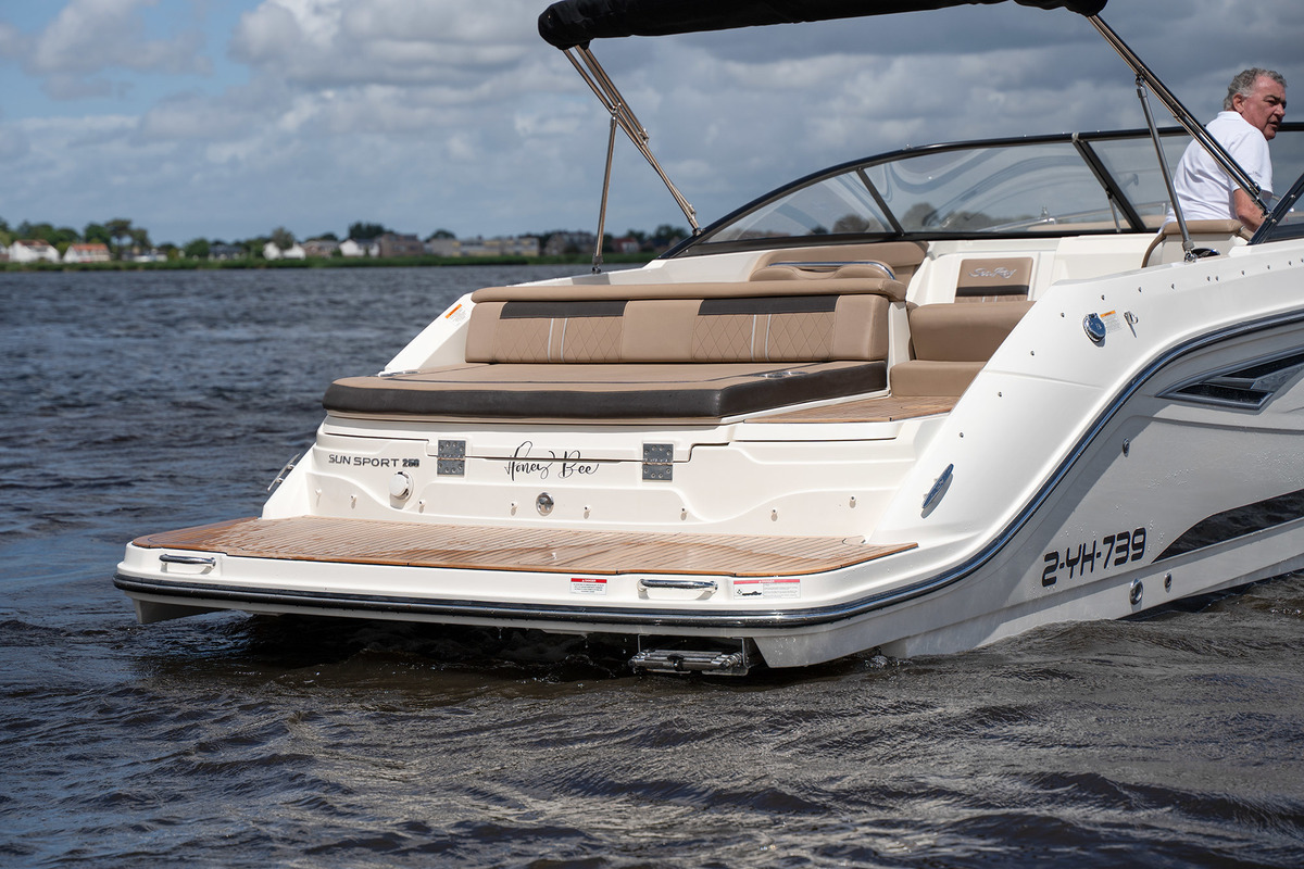 foto: 33 Sea Ray Sun Sport 250