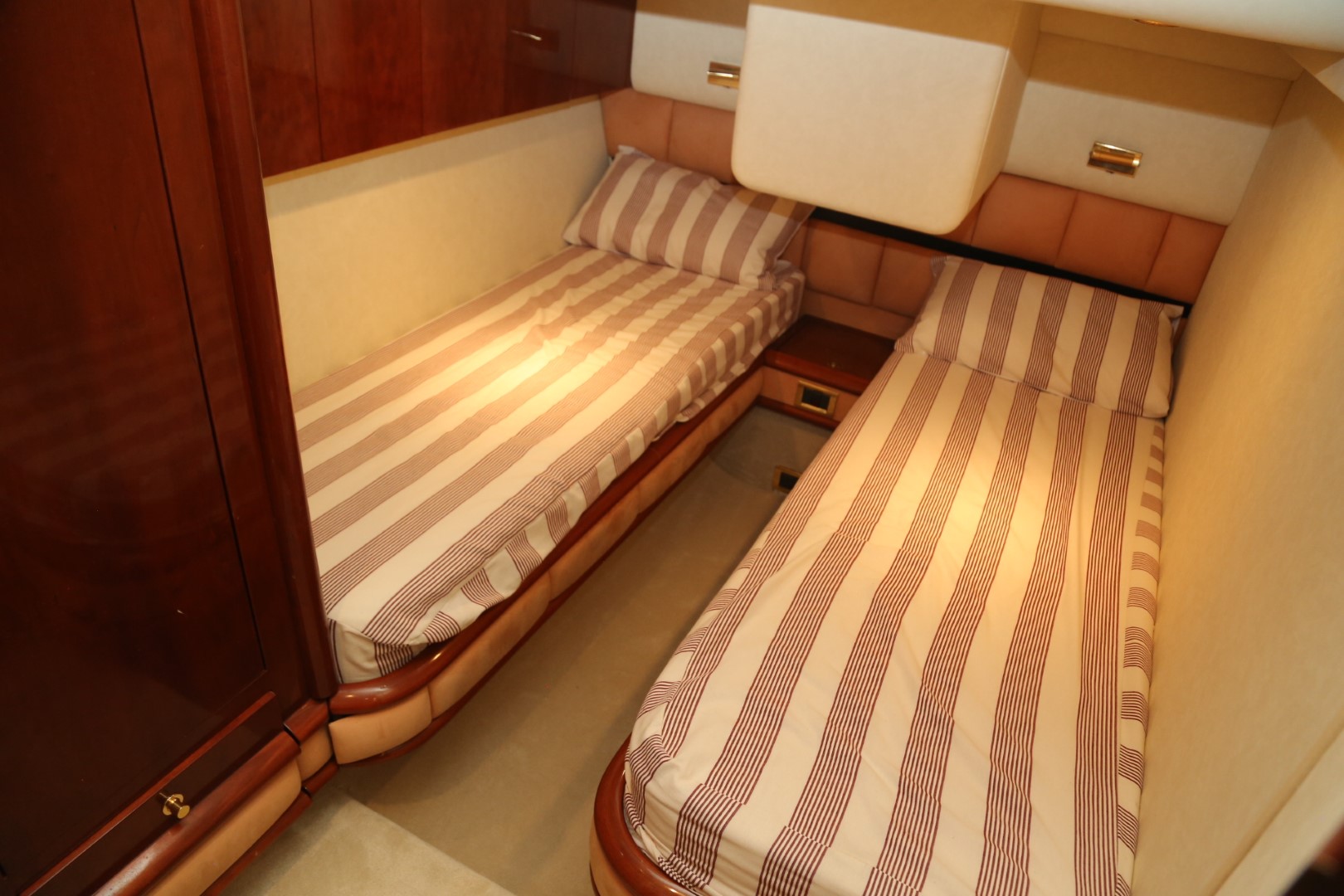 foto: 16 Fairline  Squadron 58