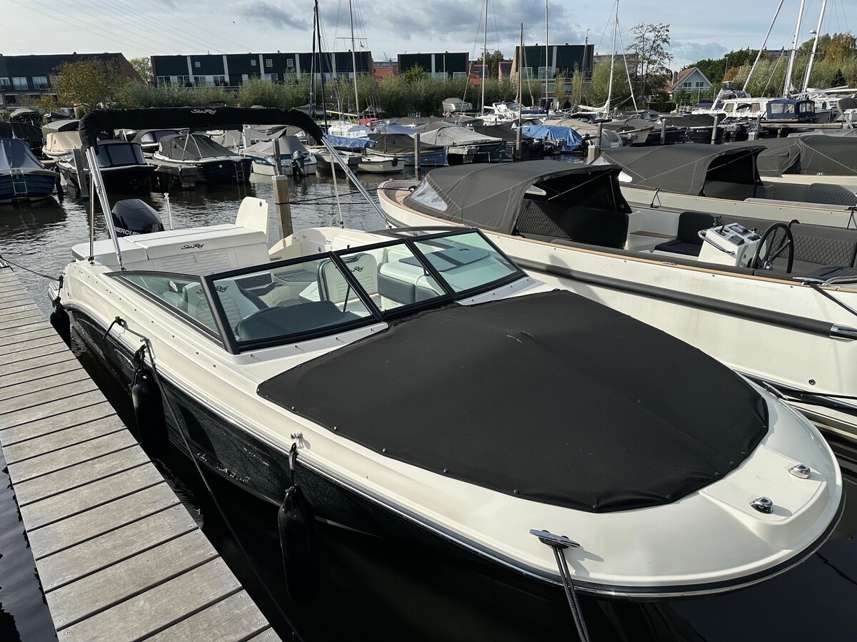 foto: 66 Sea Ray SPX 230 Outboard