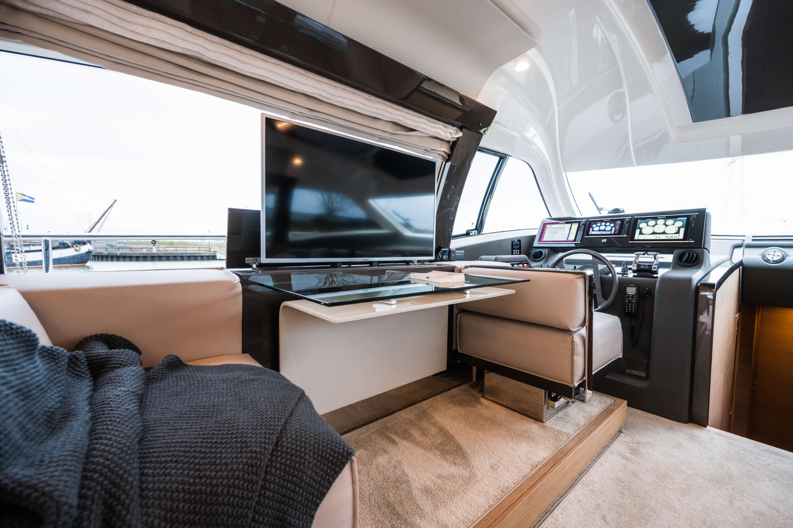 foto: 74 Ferretti Yachts 550