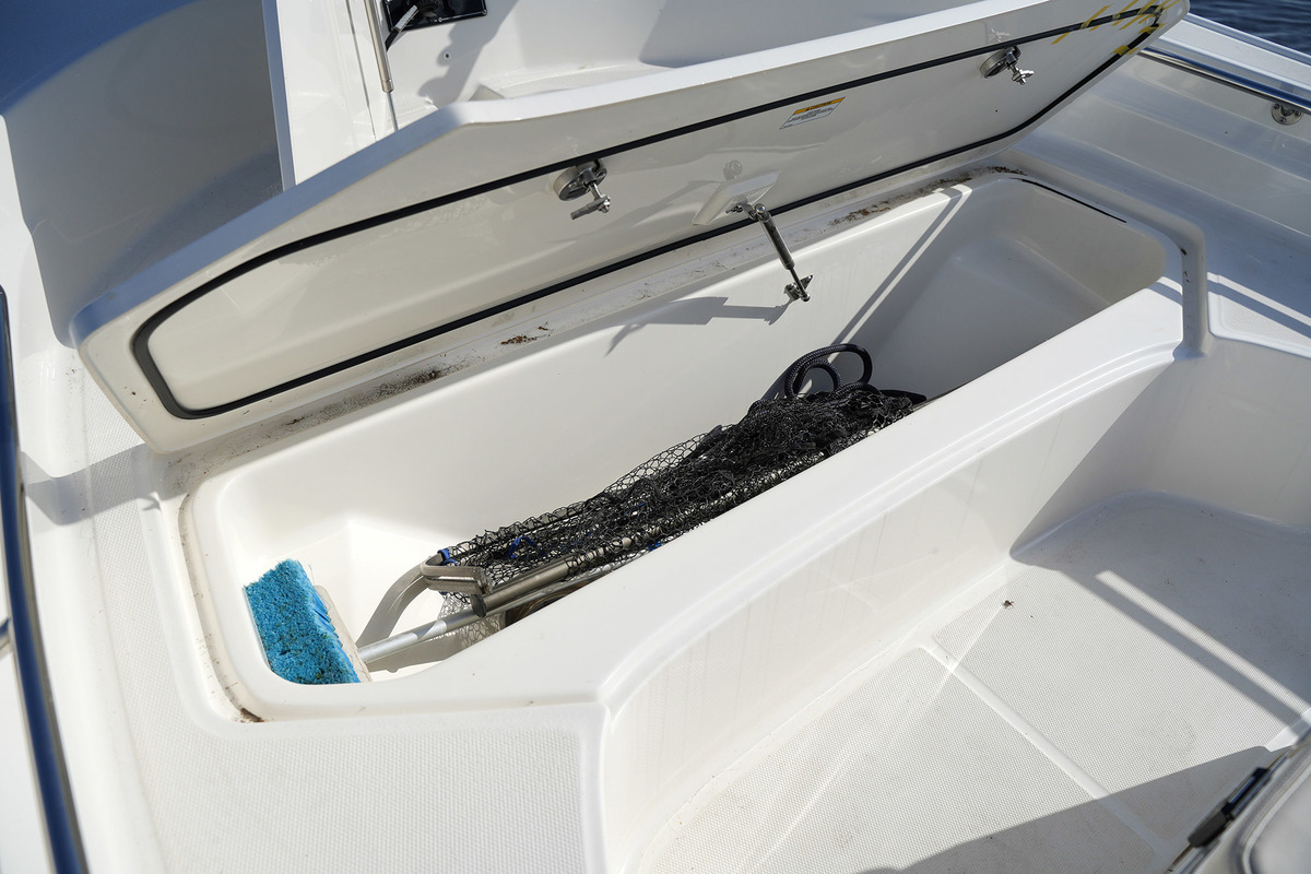 foto: 37 Boston Whaler 210 Montauk