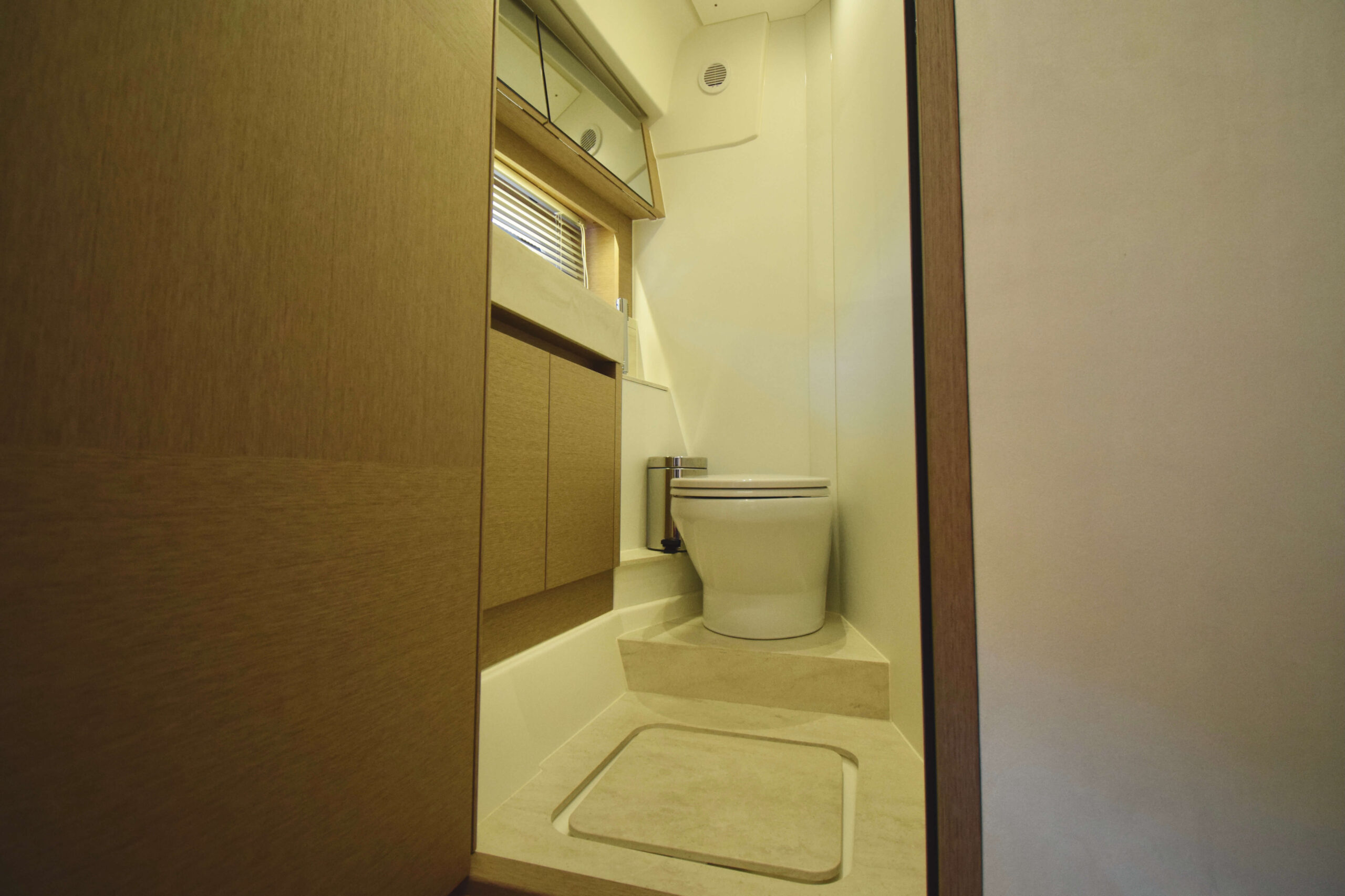 foto: 30 Prestige 590 Flybridge #19