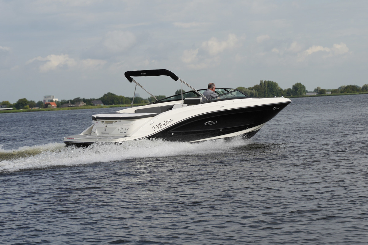 foto: 38 Sea Ray  SPX 230