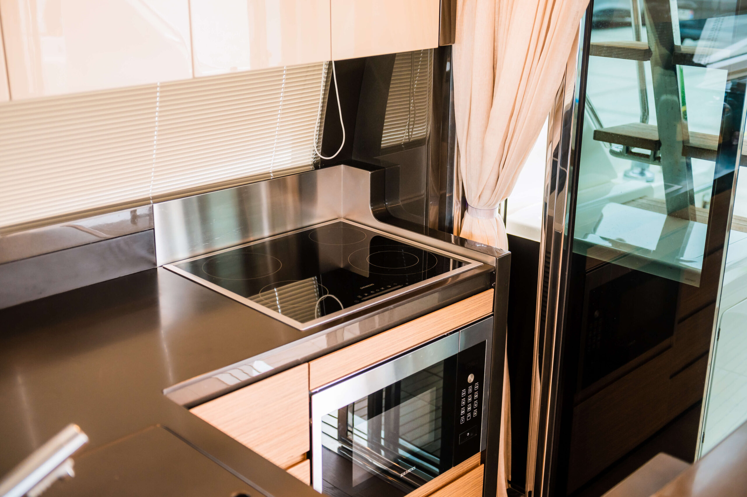 foto: 75 Ferretti Yachts 550