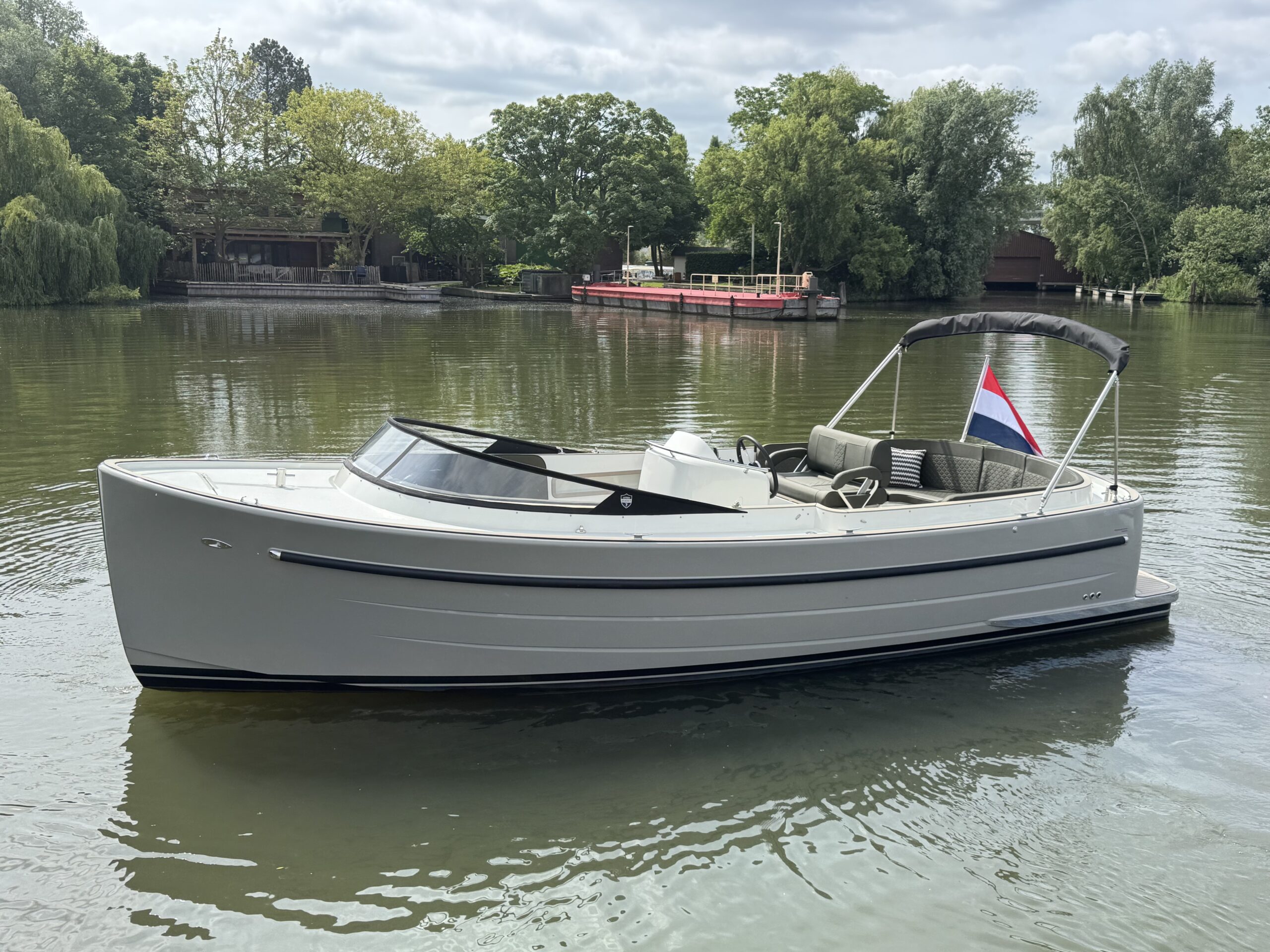 foto: 34 Antaris Seventy7 Sport