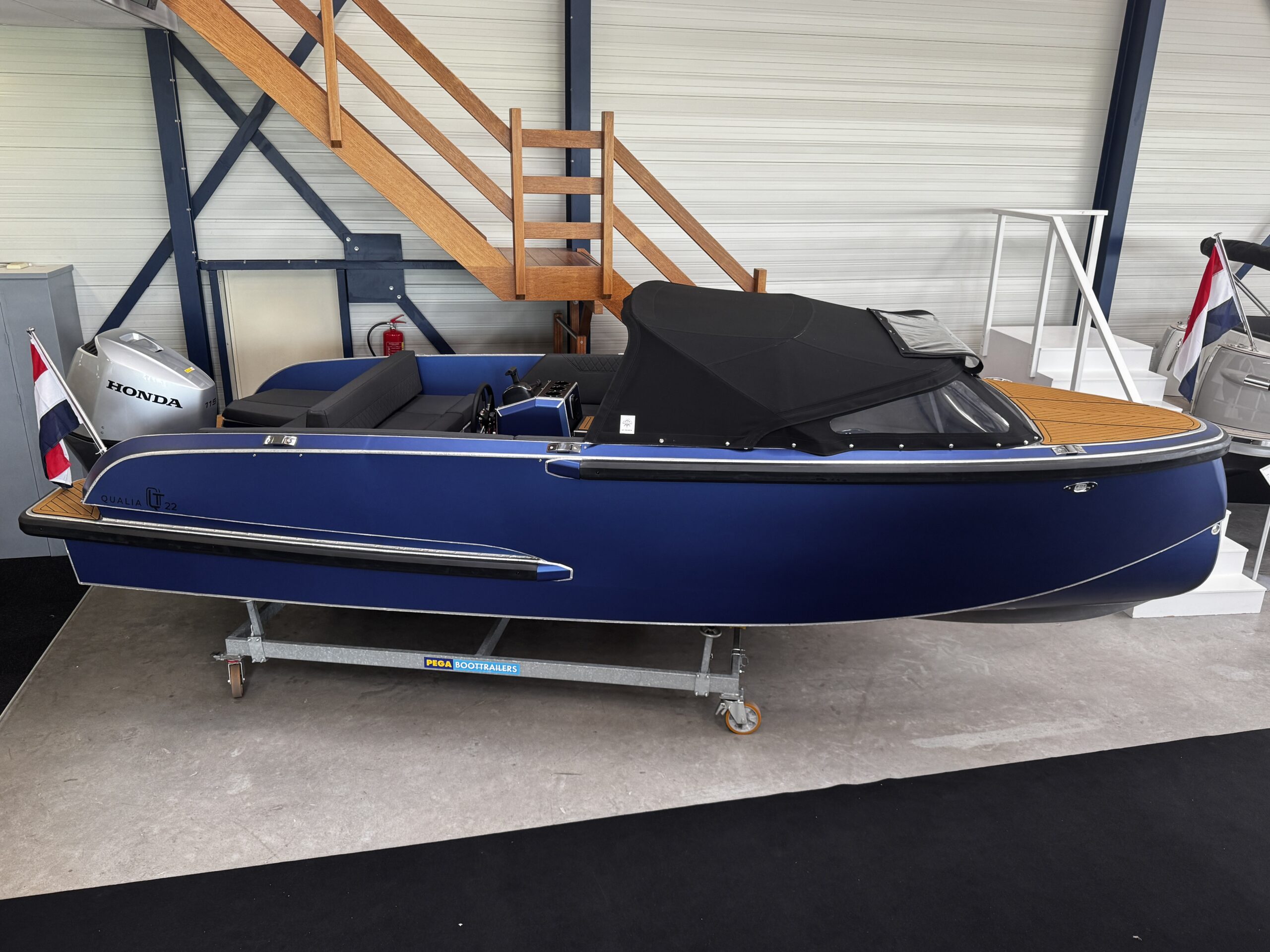 hoofdfoto: 1 Qualia QT 22 Outboard
