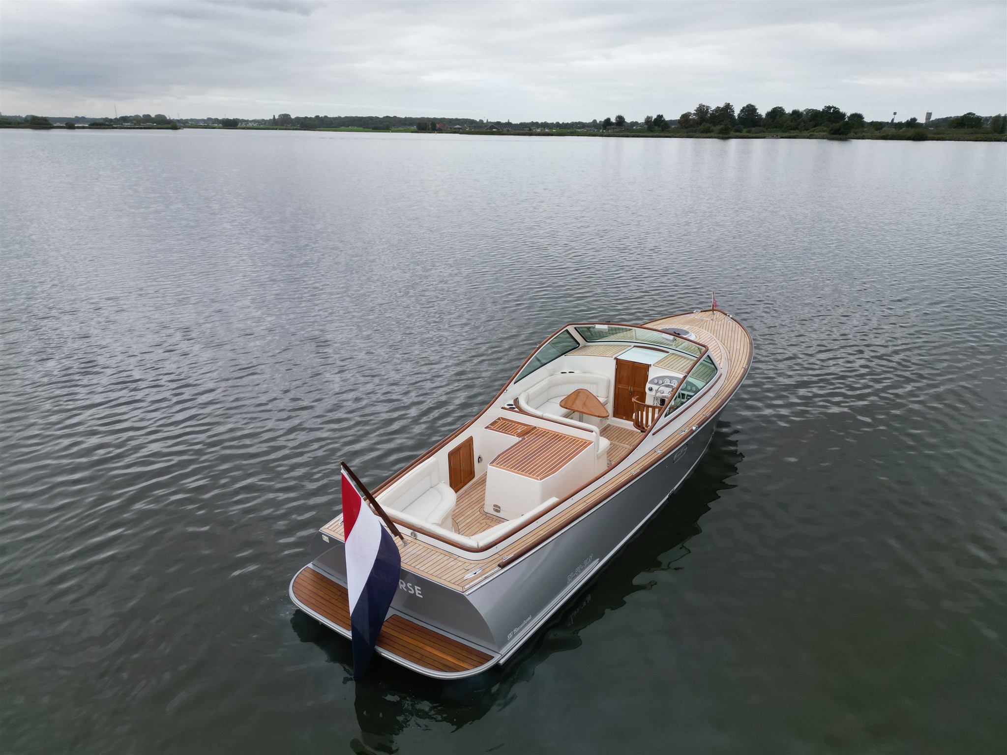 foto: 28 Long Island 33 Runabout