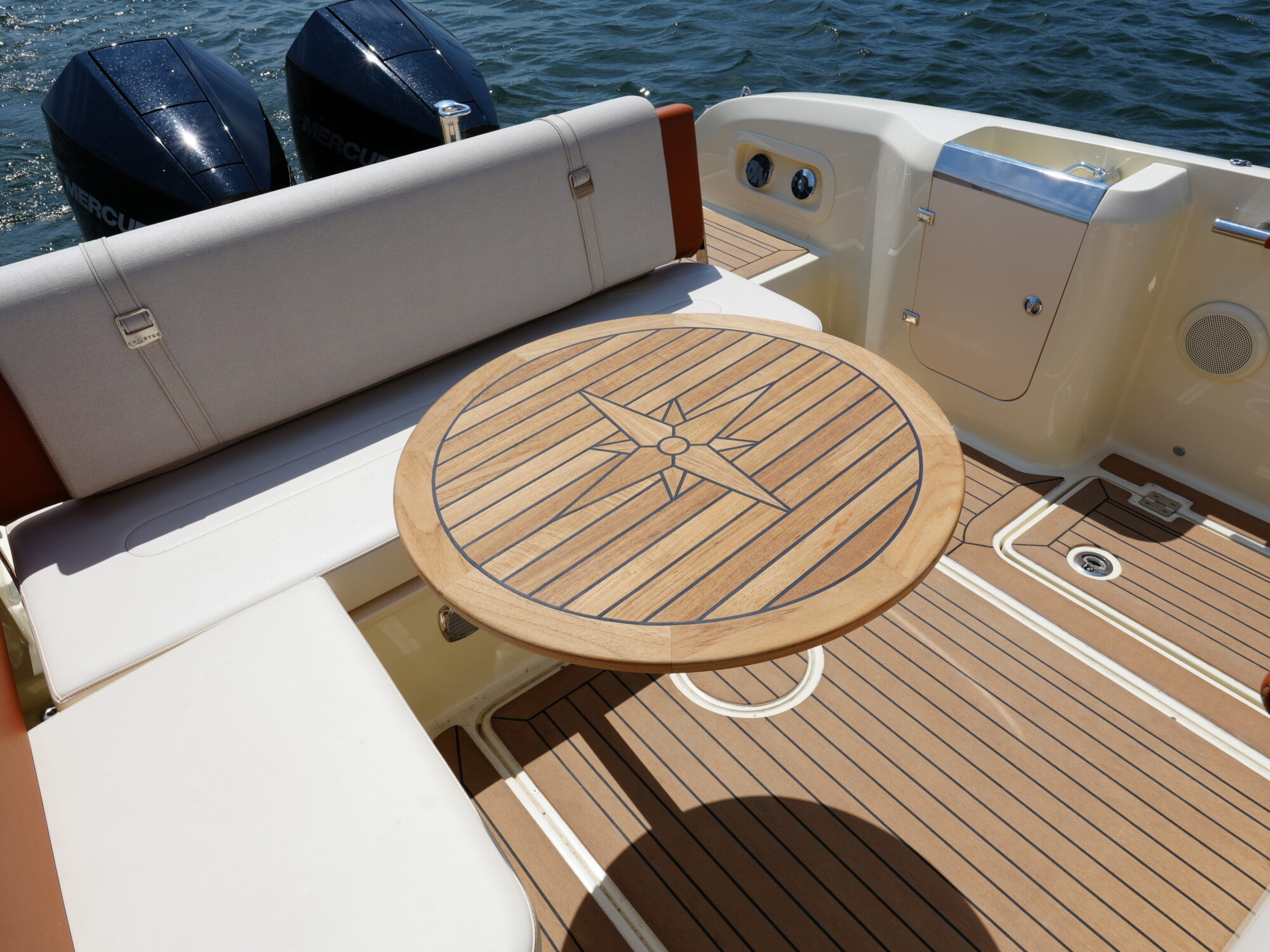 foto: 51 Invictus Invictus 270 CX