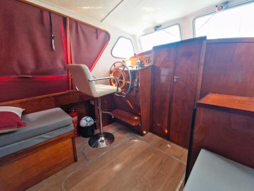 foto: 7  Curtevenne 830 Ak