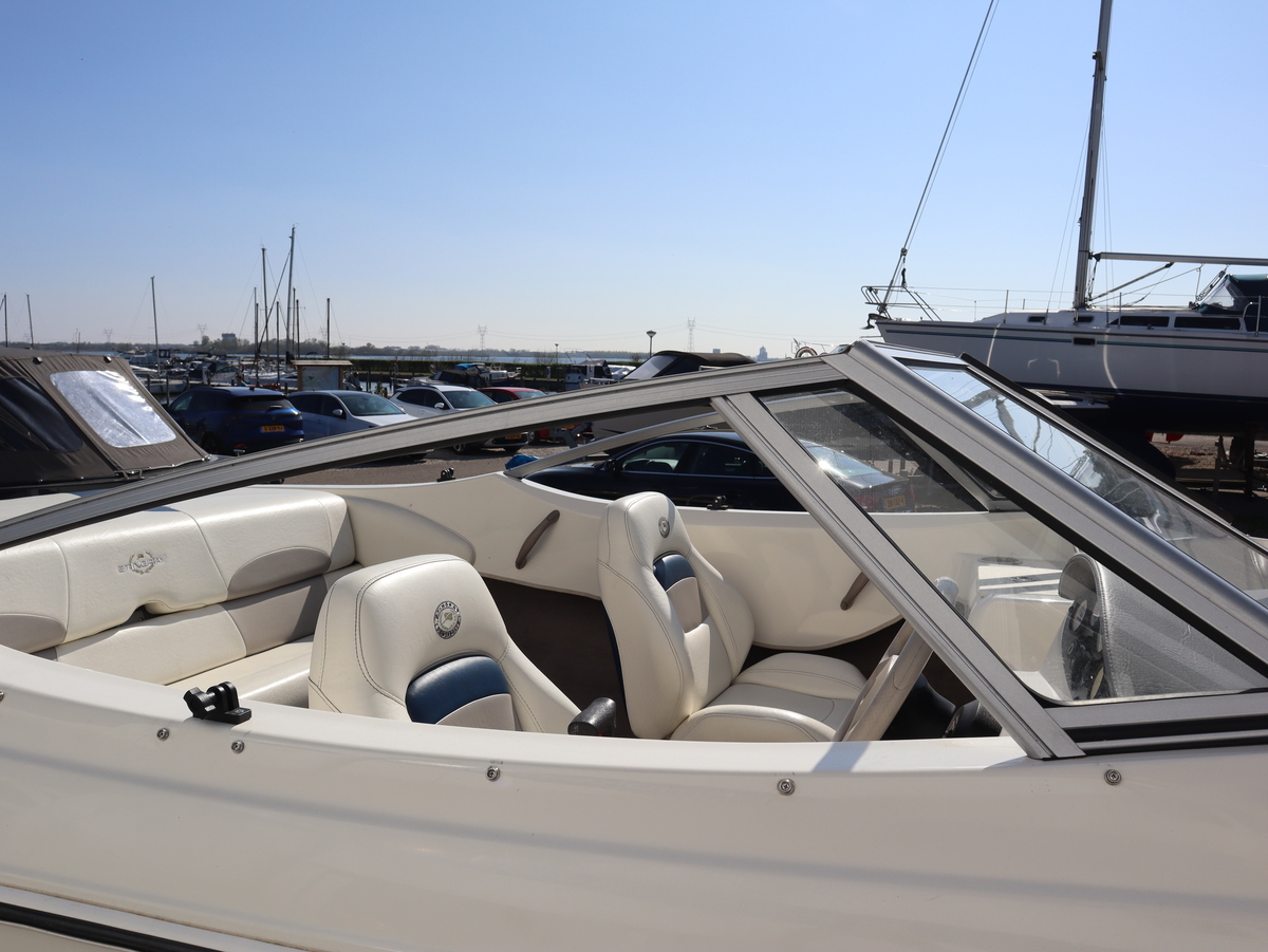 foto: 53 Stingray 195RX