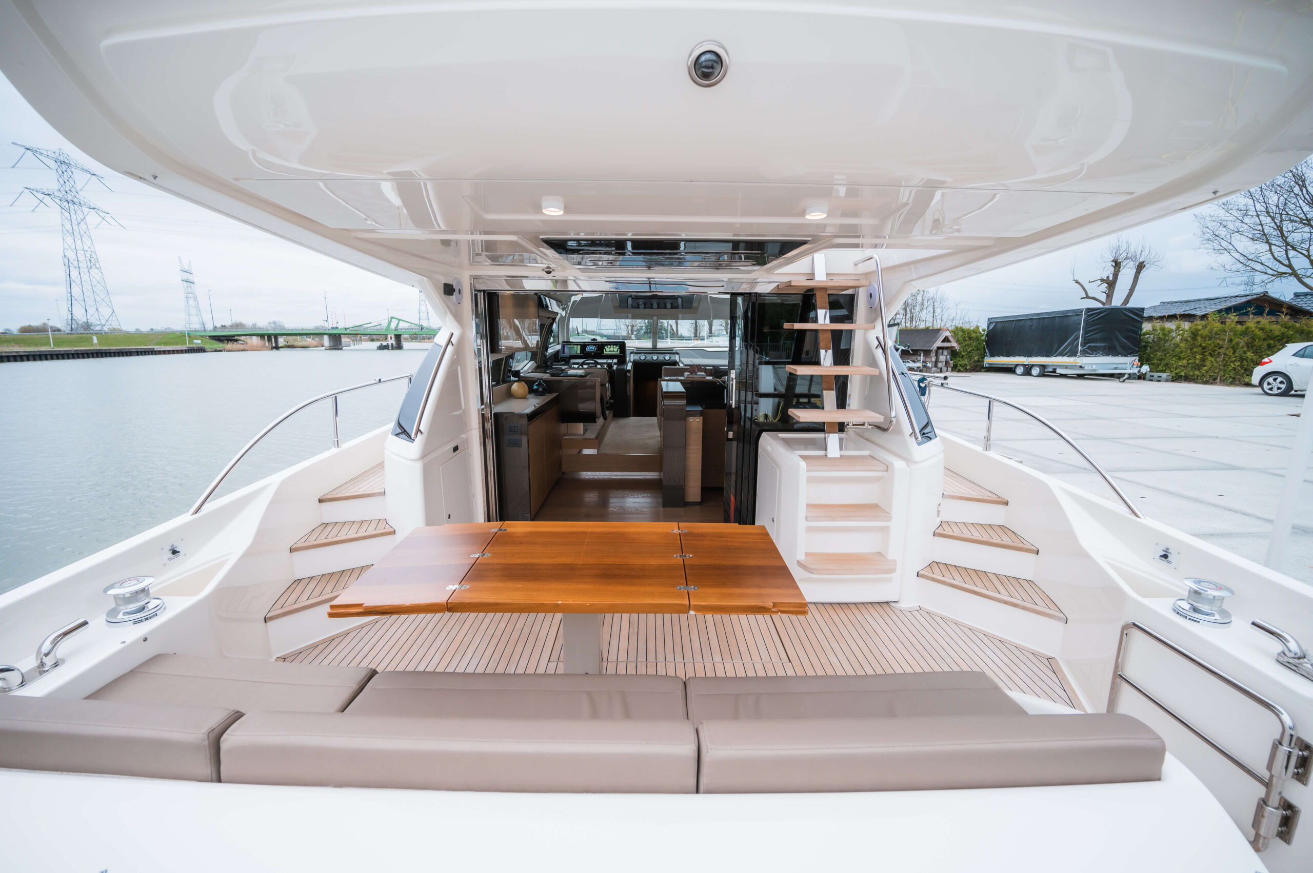 foto: 54 Ferretti Yachts 550