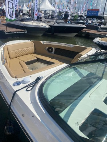 foto: 9 Sea Ray SLX 250