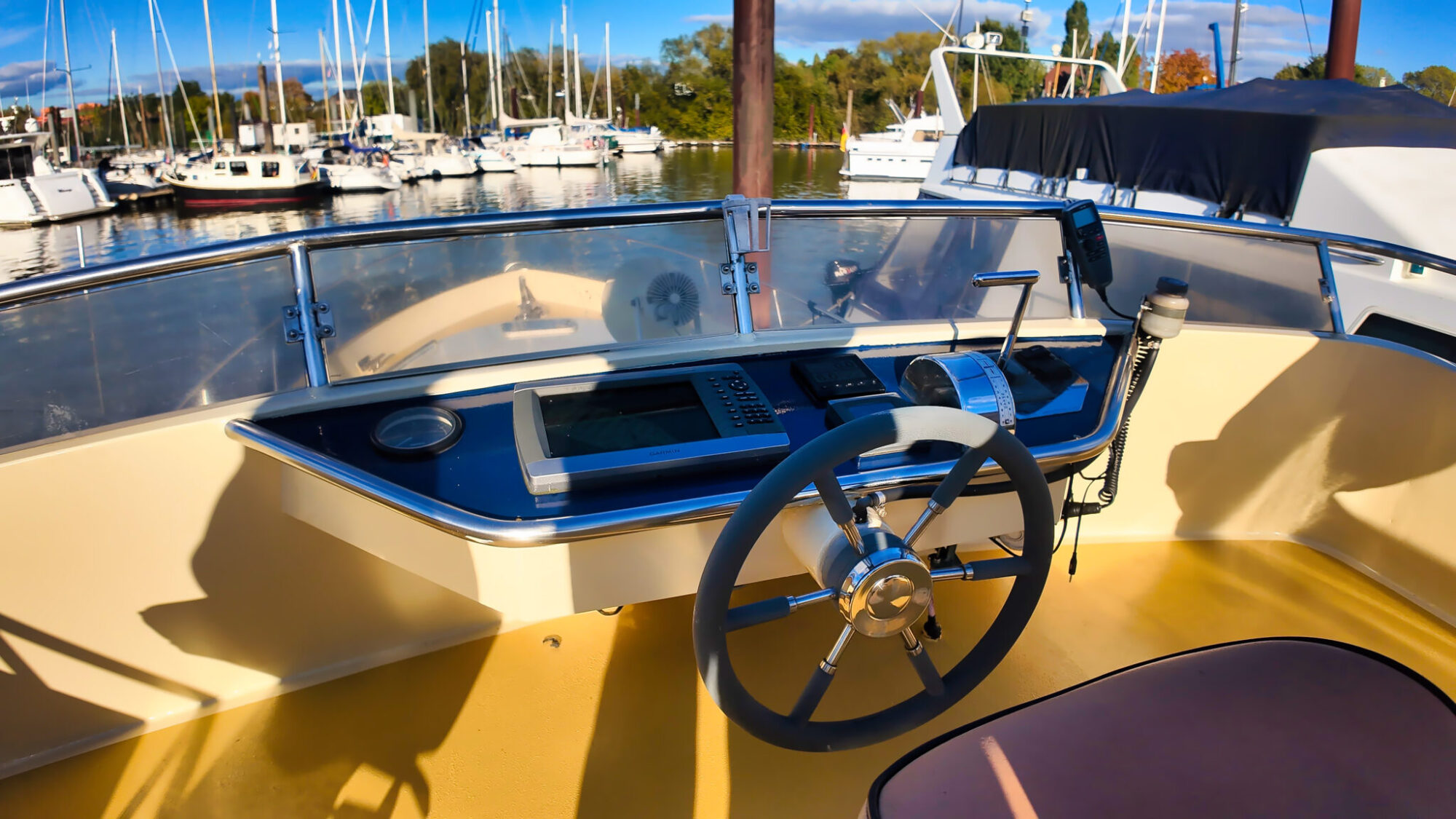 foto: 29 Bruce Roberts Bruce Roberts Euro 12.00 Flybridge