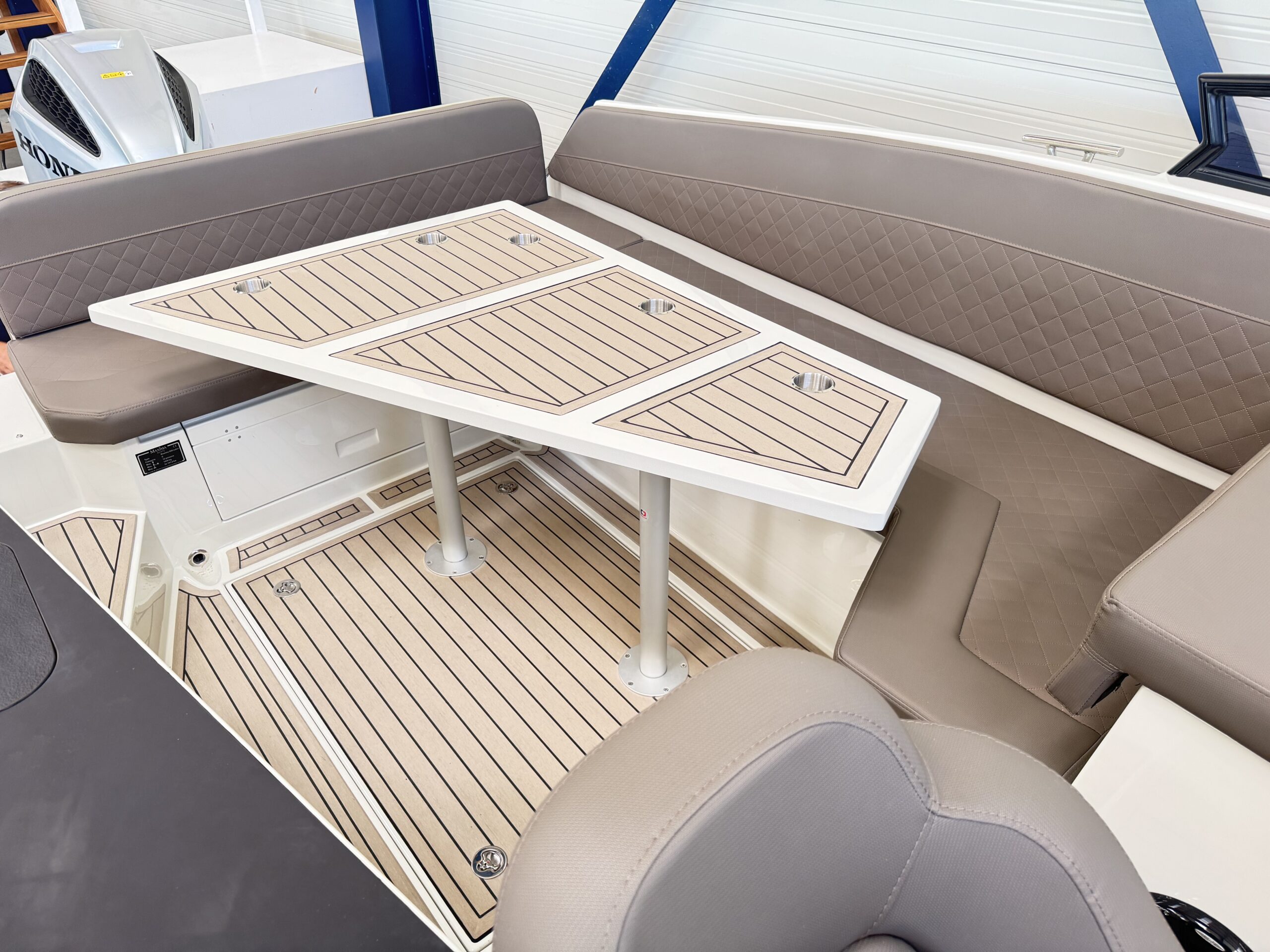 foto: 12 Maxima 800 Cabin (op voorraad)