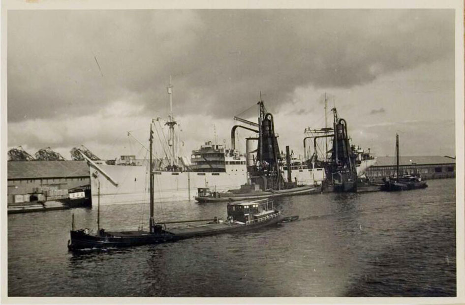 foto: 13 Luxe Motor Elizabeth III 42.46 casco