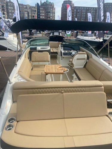 foto: 10 Sea Ray SLX 250