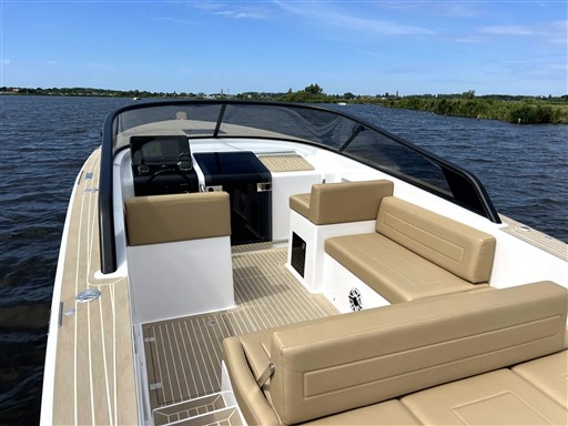 foto: 15 Vandutch 32 - Goldfinger